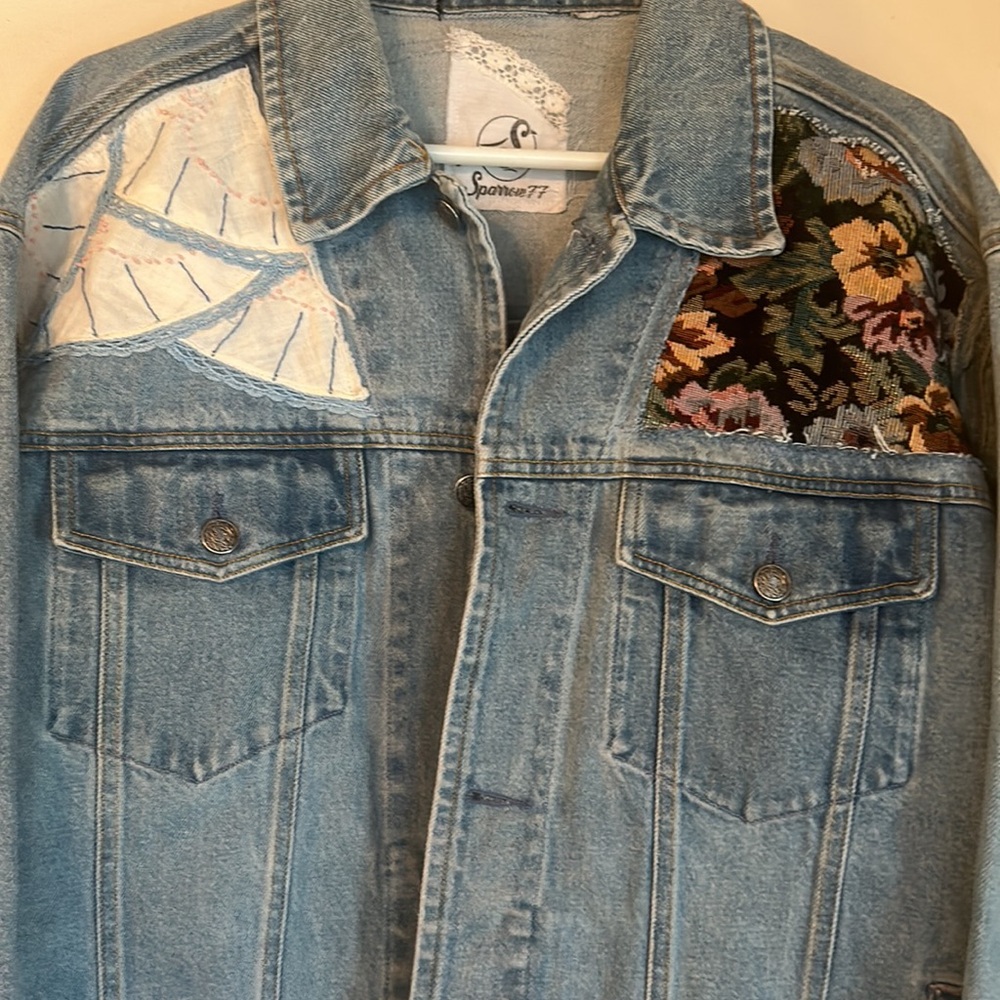 Upcycled vintage embroidery lace doily tapestry patched denim jean jacket - Picture 5 of 9